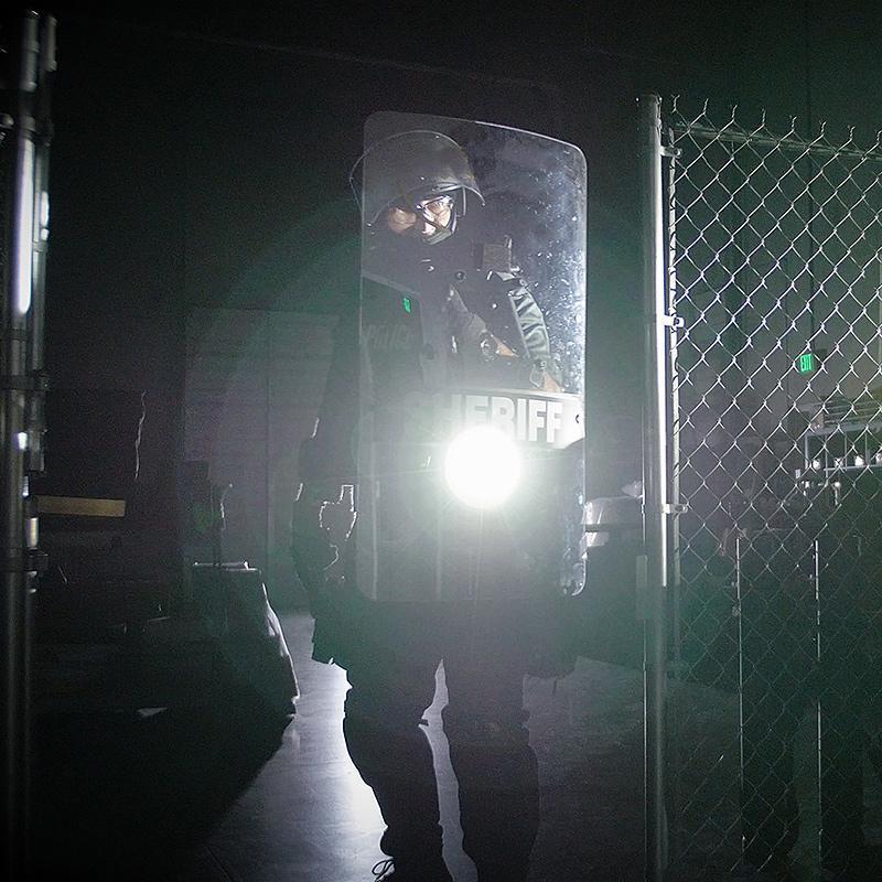 Taker R40 Riot Shield Light