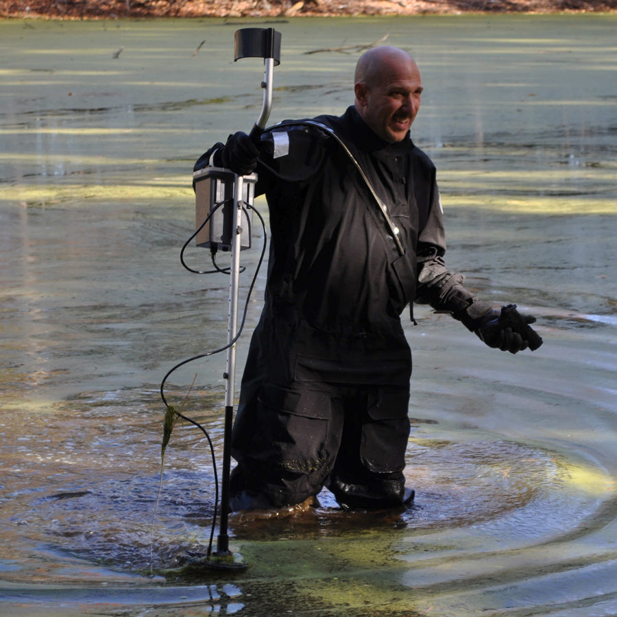 PULSE 6X Pulse induction metal detector.